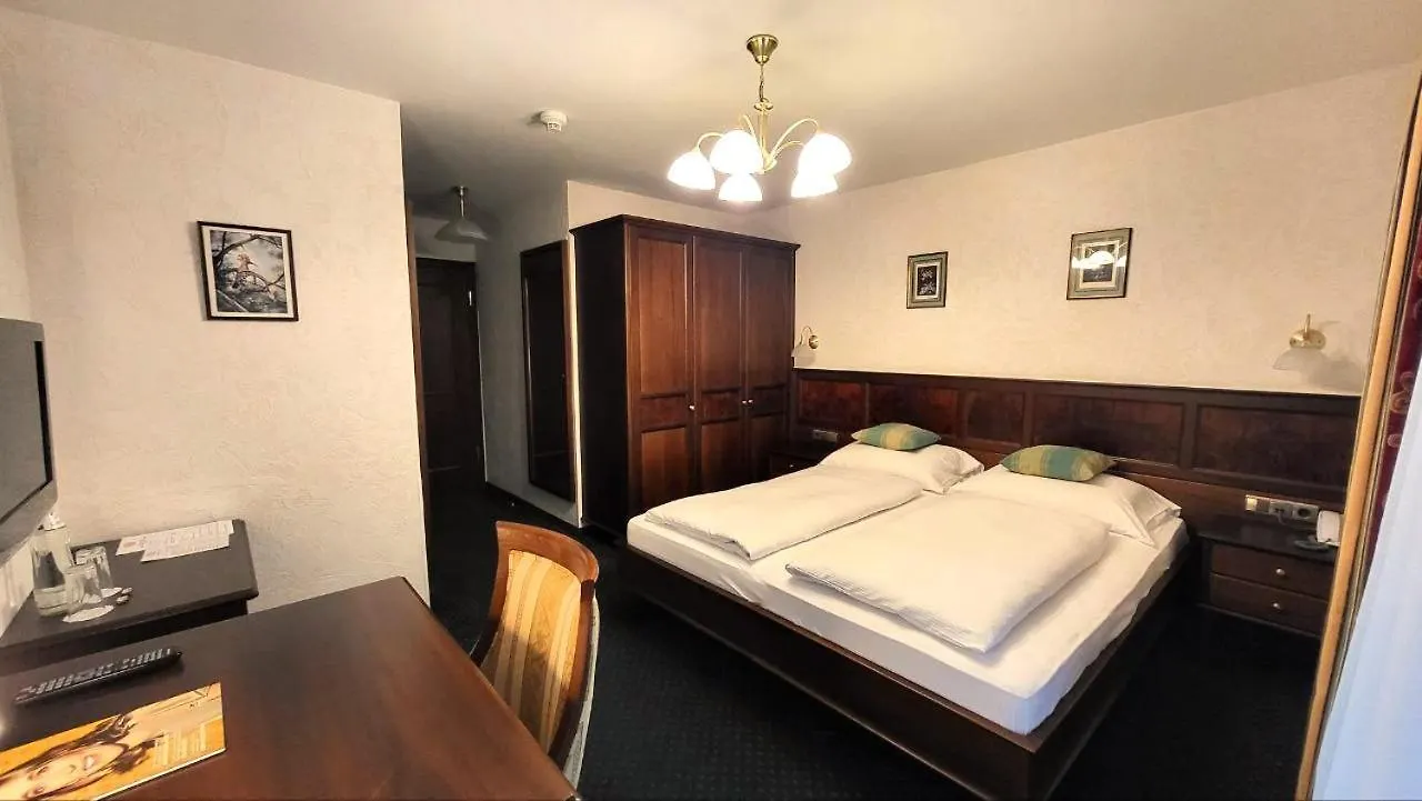 Hotel Batzenhaeusl Innsbruck 4*,